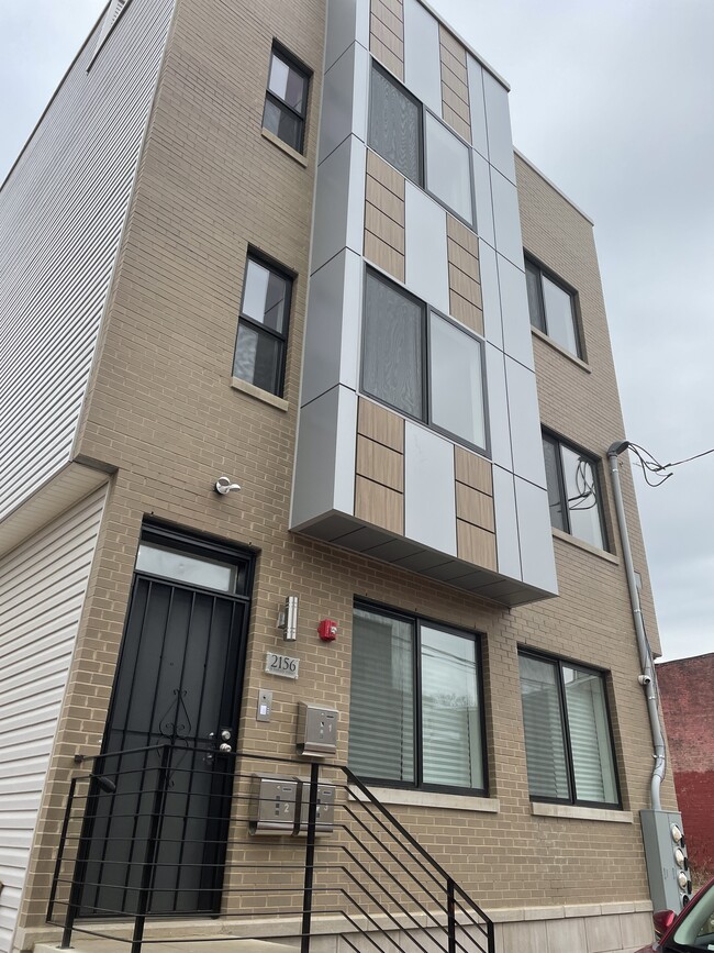 Building Photo - 2156 N Darien St