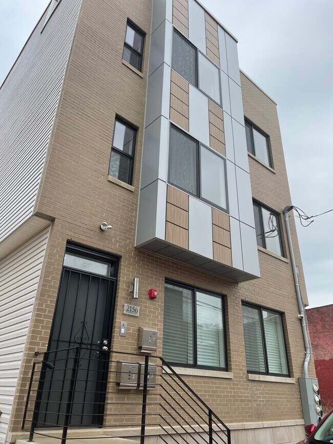 Foto del edificio - 2156 N Darien St