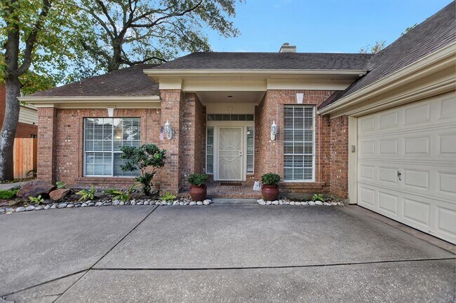 Building Photo - 511 Masson Ct