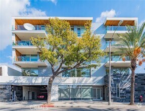 Building Photo - 482 S Arroyo Pkwy