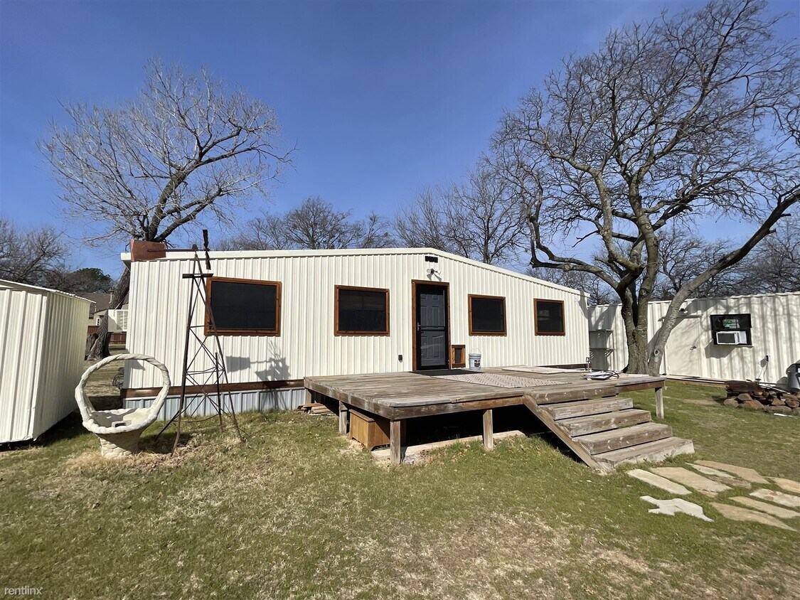 Studio, 1 bath House 2226.5 N Locust St House Rental in Denton, TX