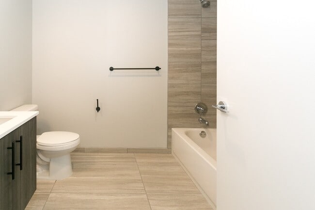 Interior Photo - 5252