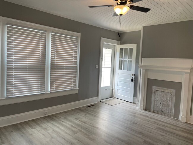 Foto del edificio - 3 BED, 1 BATH HOME IN ASHEBORO $1,250 RENT...