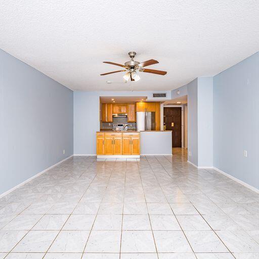 Foto del edificio - 3900 N Hills Dr