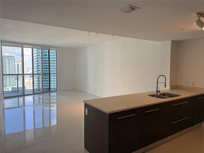 Foto del edificio - 465 Brickell Ave