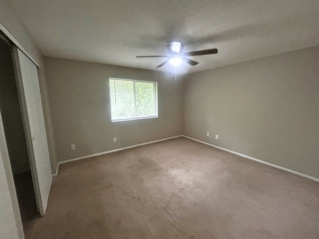 Interior Photo - Hollow Hills Apartments