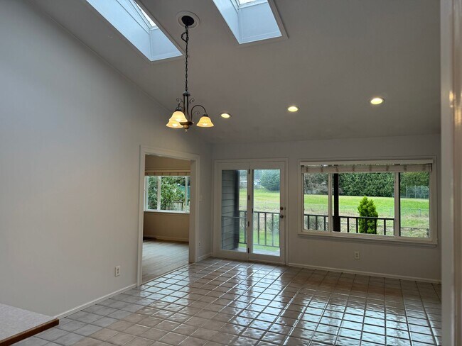 Foto del edificio - CLICK "REQUEST A TOUR" NOW!