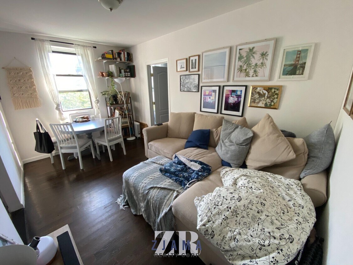 Foto principal - 720 Degraw St