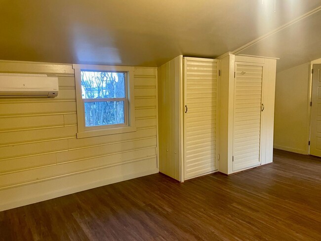 Building Photo - Studio, 1 bath House - 20797 Walnut St