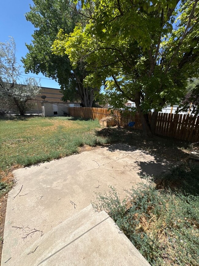 Building Photo - 831 W 100 N