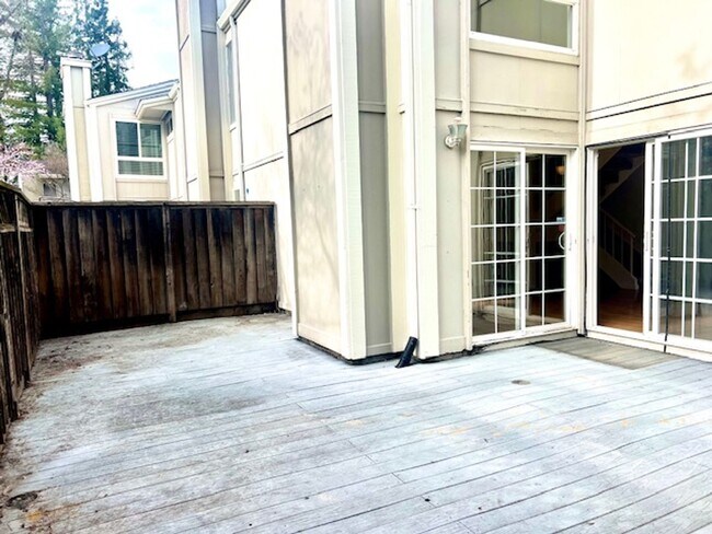 Foto del edificio - Charming Danville Townhouse 3 BD / 2.5 BA