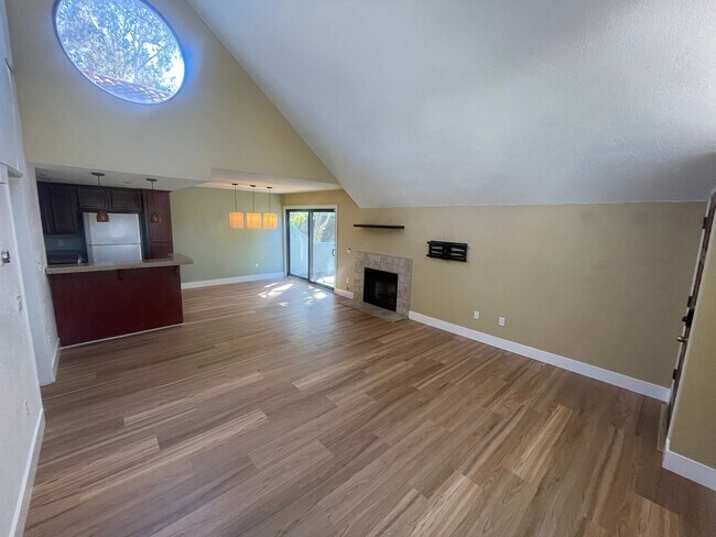 Foto del edificio - 325 N Melrose Dr
