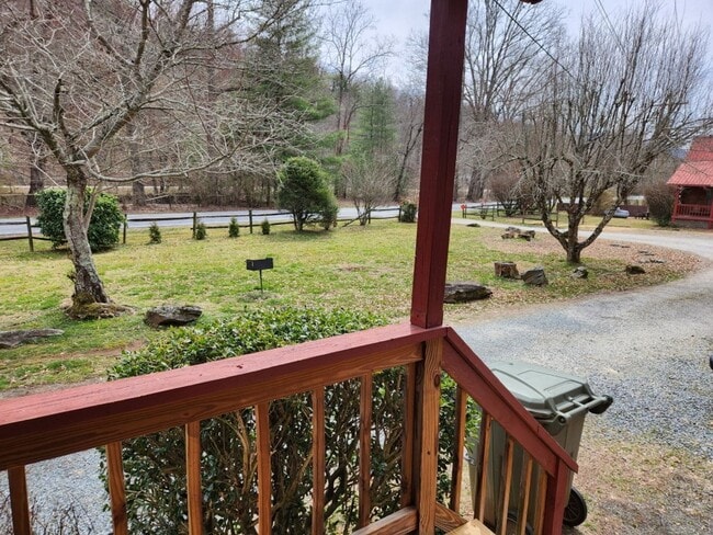 Building Photo - $1,100 - 2 Bedroom / 1 Bath Unfurnished Log Cabin Near Cherokee