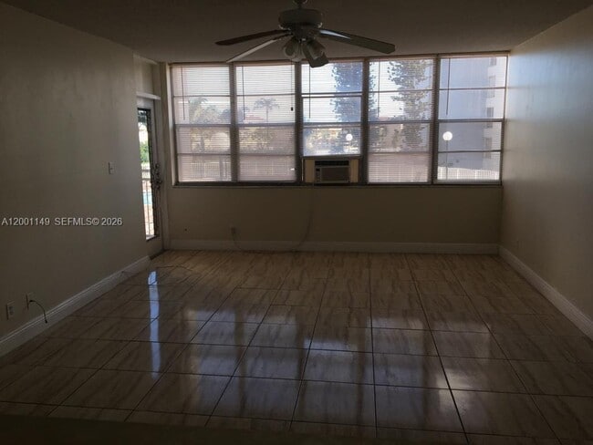 Foto del edificio - 2025 NE 164th St