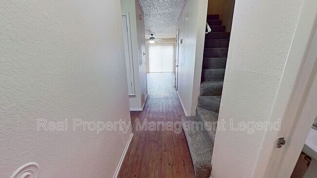 Foto del edificio - 8109 Silver Creek Rd