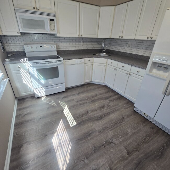 Foto del edificio - 589 Wrensong Rd