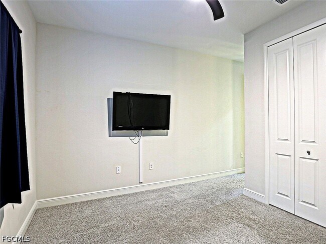 Foto del edificio - 7652 Cypress Walk Dr