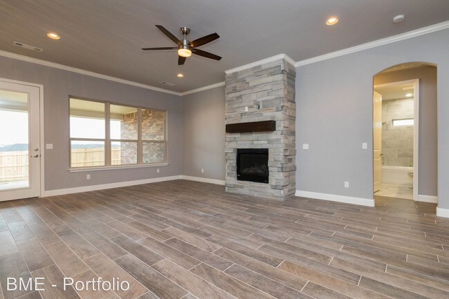 Building Photo - 4 br, 2 bath House - 1308 Montcrest