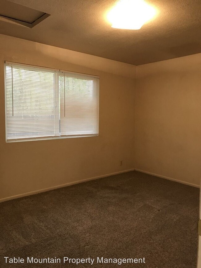 Building Photo - 2 br, 1 bath Apartment - 2092 Fogg Ave