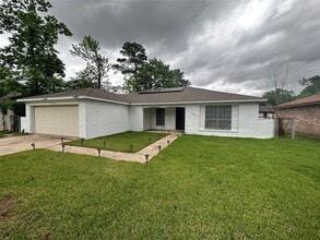Building Photo - 9939 Valley Park Dr