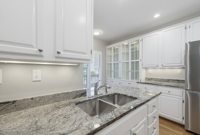 Building Photo - 761 Bishops Park Dr