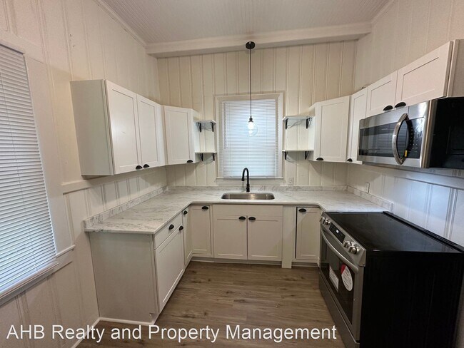 Building Photo - 2 br, 1 bath House - 310 Union Ave