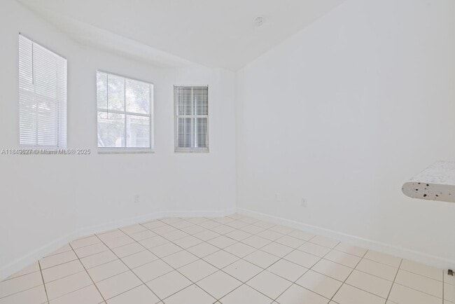 Foto del edificio - 1663 SE 27th Dr