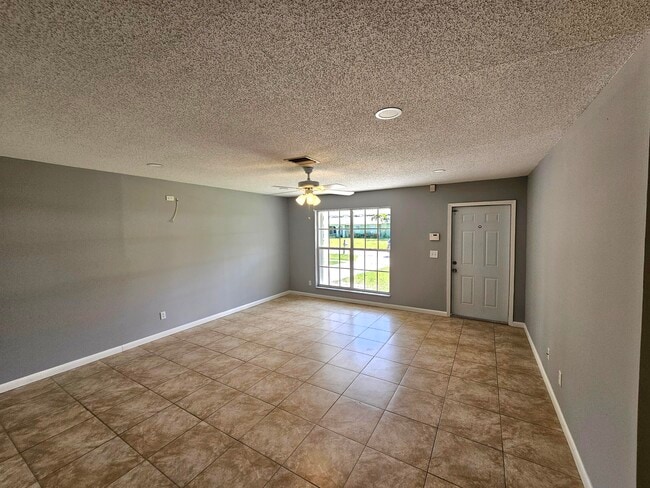 Foto del edificio - 329 NE Cullman Ct