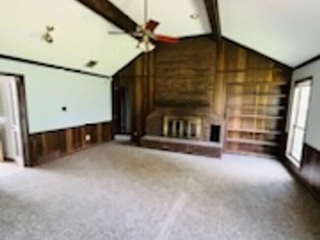 Building Photo - House For Rent