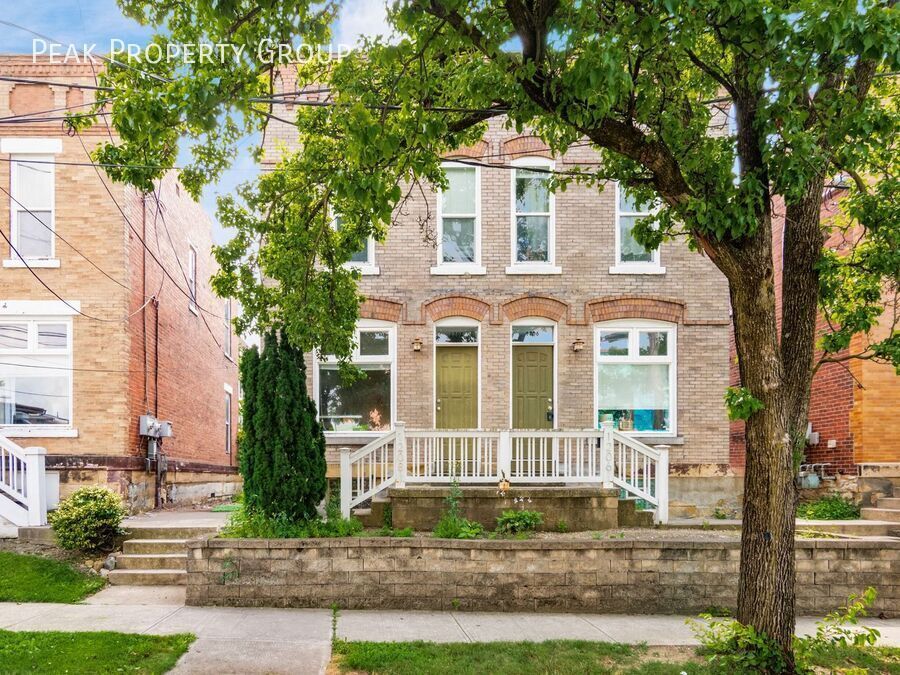 Primary Photo - 1208 Indianola Ave