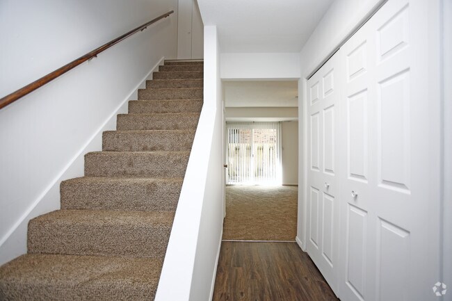 Colony Court Apartments in Champaign IL Apartments com Colony Court Apartments in Champaign IL Apartments com