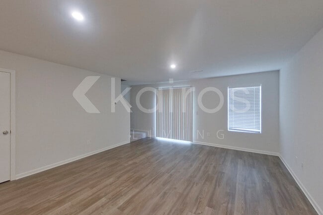Building Photo - 371 Ironwood Ct