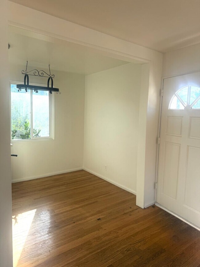 Foto del edificio - 1715 Chino St