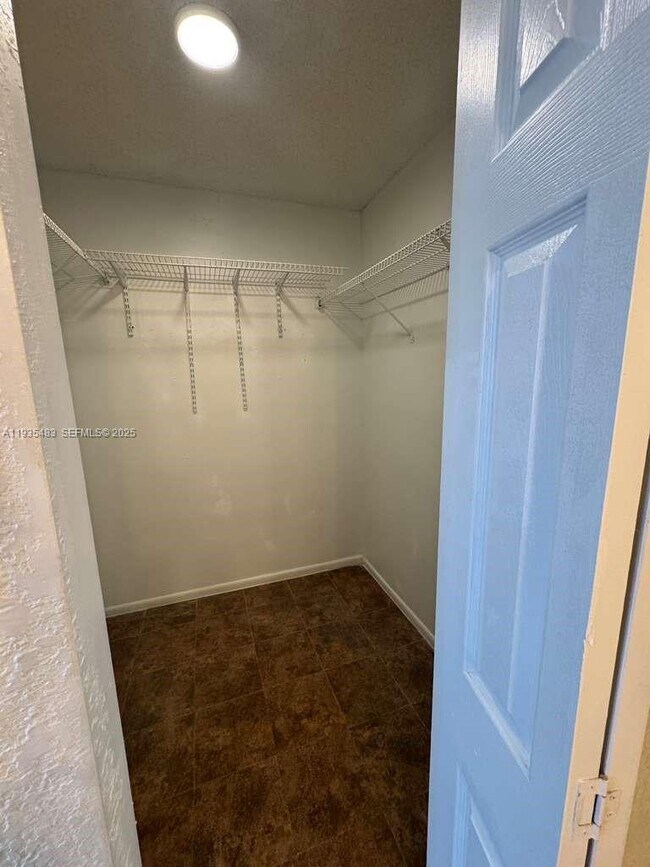 Foto del edificio - 2029 NW 46th Ave