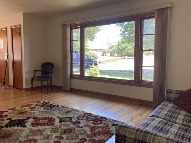 Building Photo - 418 S Owen Dr