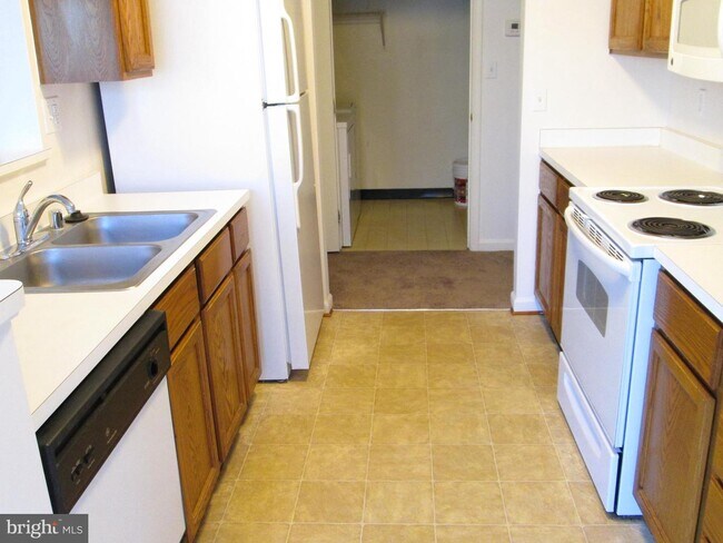 Building Photo - 695 Winding Stream Way