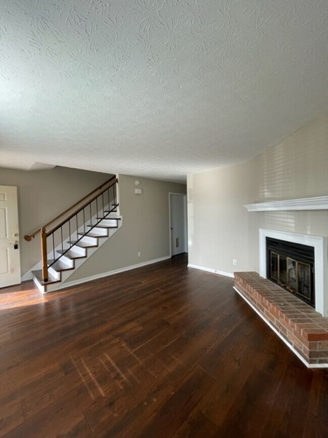 Foto del edificio - West Knoxville!  Short or long term lease options available .  2 bedroom with additional large bo...