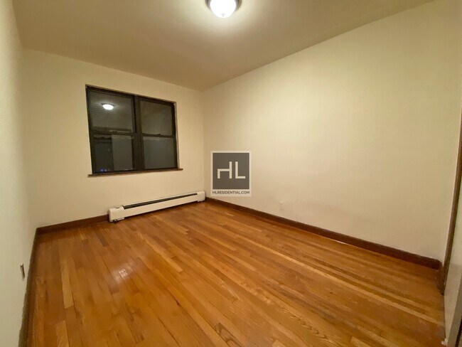 Foto del edificio - 50 STREET / WOODSIDE
