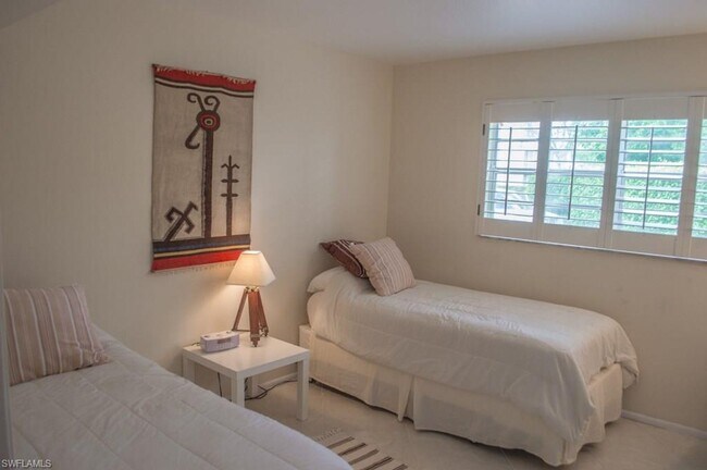 Foto del edificio - Summer Vacation Rental -- Beautiful Modern...