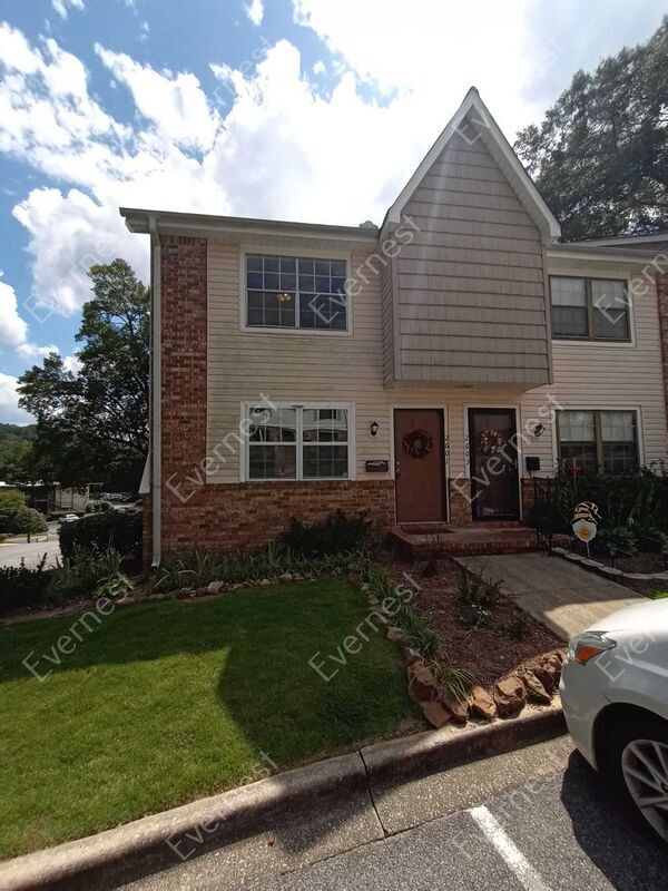 Primary Photo - 2601 Southbury Cir