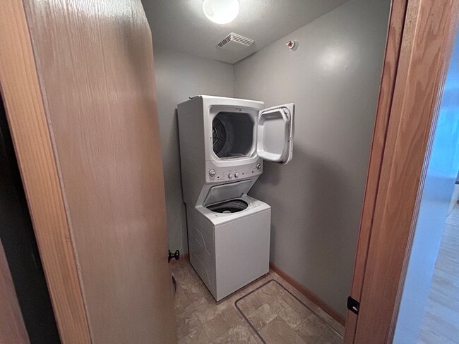 Building Photo - 545 4th Ave SW