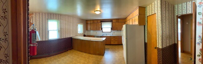 Building Photo - 819 W Whitehall Rd