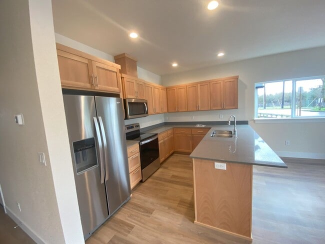 Building Photo - 2514Justine - FH