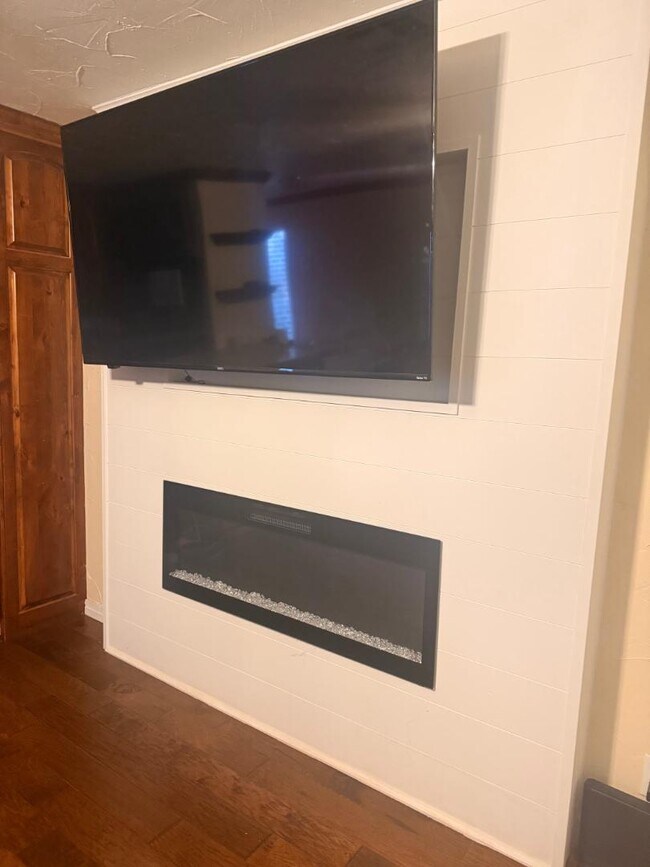 Building Photo - 1715 Oak Ave