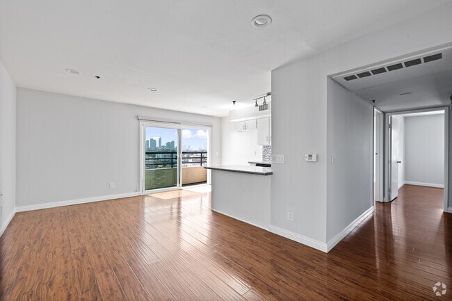 2BD, 2BA - 900SF - Living Room - Hoover Hilltop