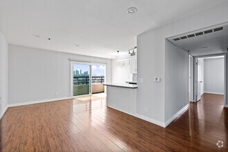 2BD, 2BA - 900SF - Living Room - Hoover Hilltop