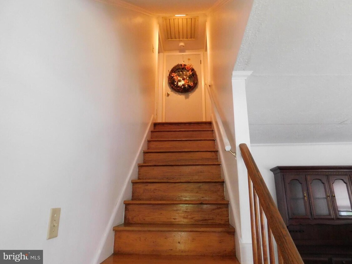 Primary Photo - 207 Scarlett Ave