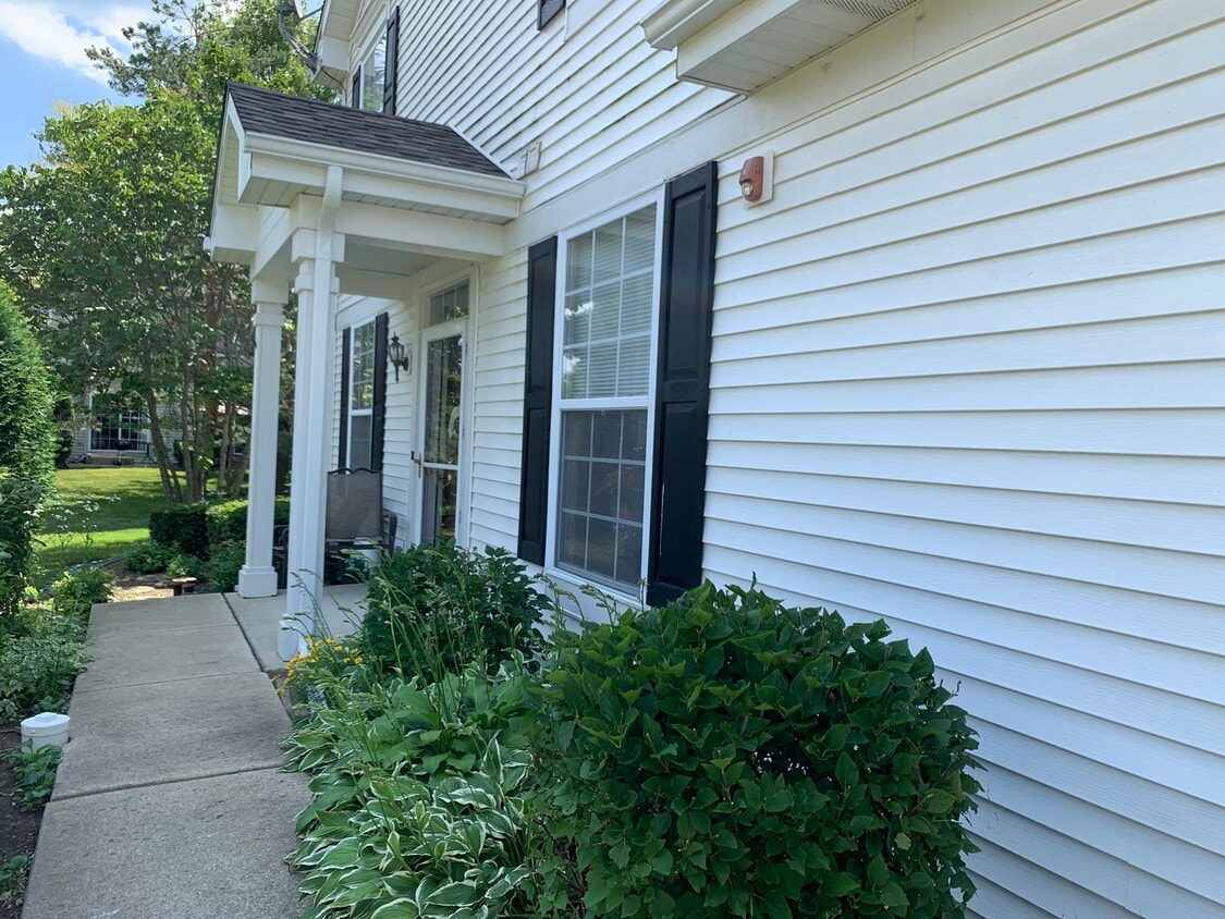 820 Crossing Way Unit 820, St. Charles, IL 60174 Condo for Rent in St. Charles, IL