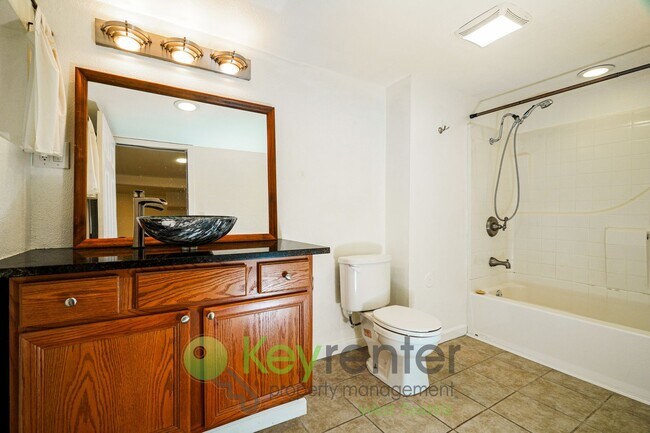 Foto del edificio - Spacious 4-Bedroom Seattle Home with Bonus...