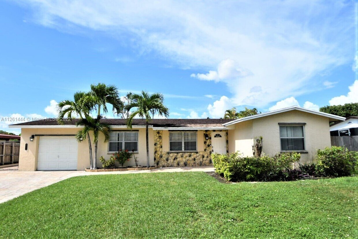 13241 SW 52nd Terrace, Miami, FL 33175 House for Rent in Miami, FL